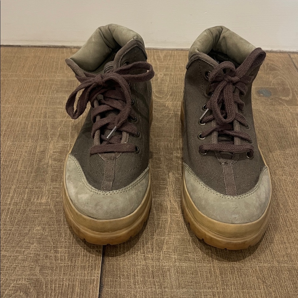 Vintage Guess Brown and Tan Sneakers